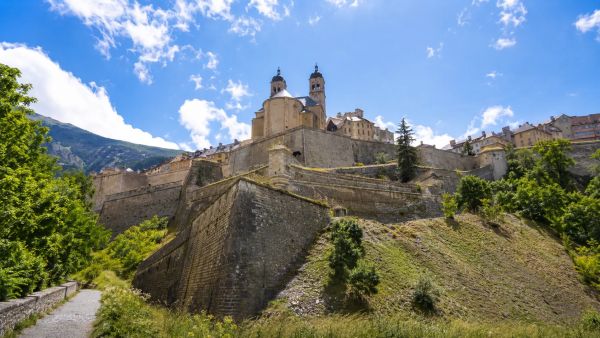 Explorer la citadelle de briançon pour découvrir son histoire